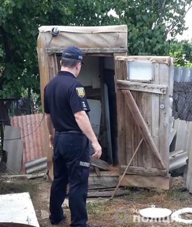 Под Одессой погибла девочка в выгребной яме, пытаясь достать упавший мобильник